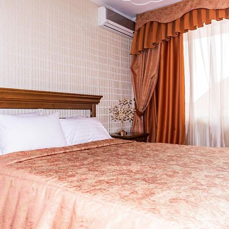 Olymp Hotel Ujhorod Exterior foto