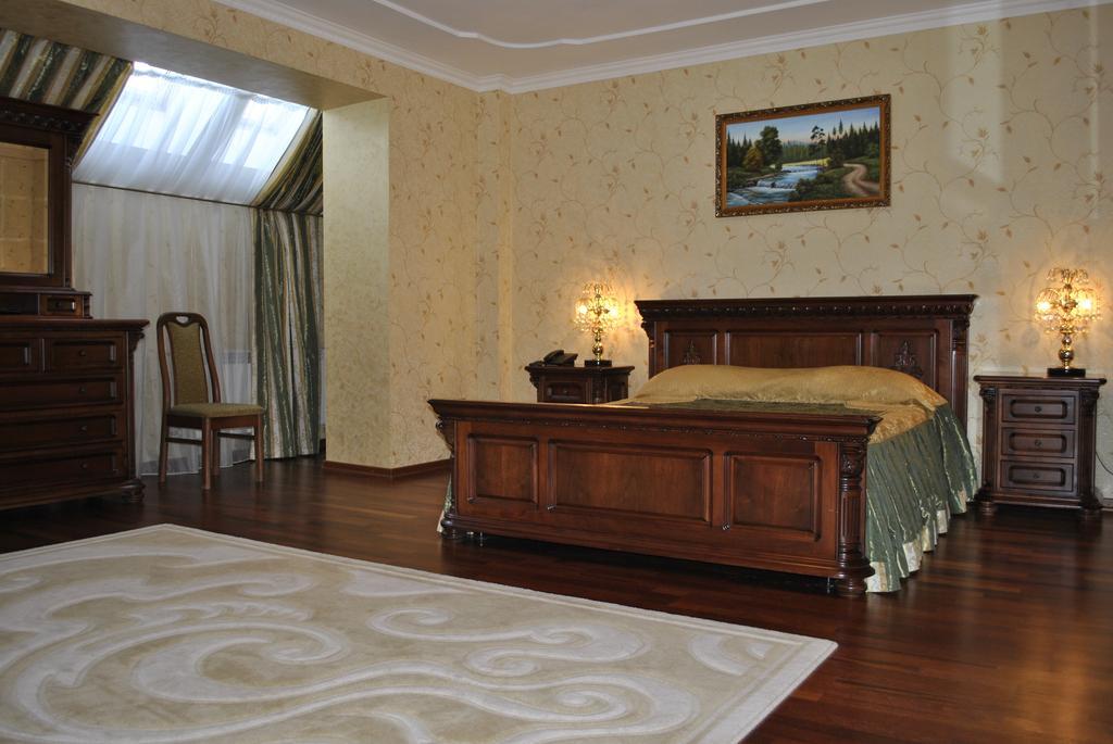 Olymp Hotel Ujhorod Exterior foto