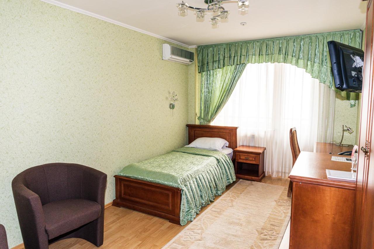 Olymp Hotel Ujhorod Exterior foto