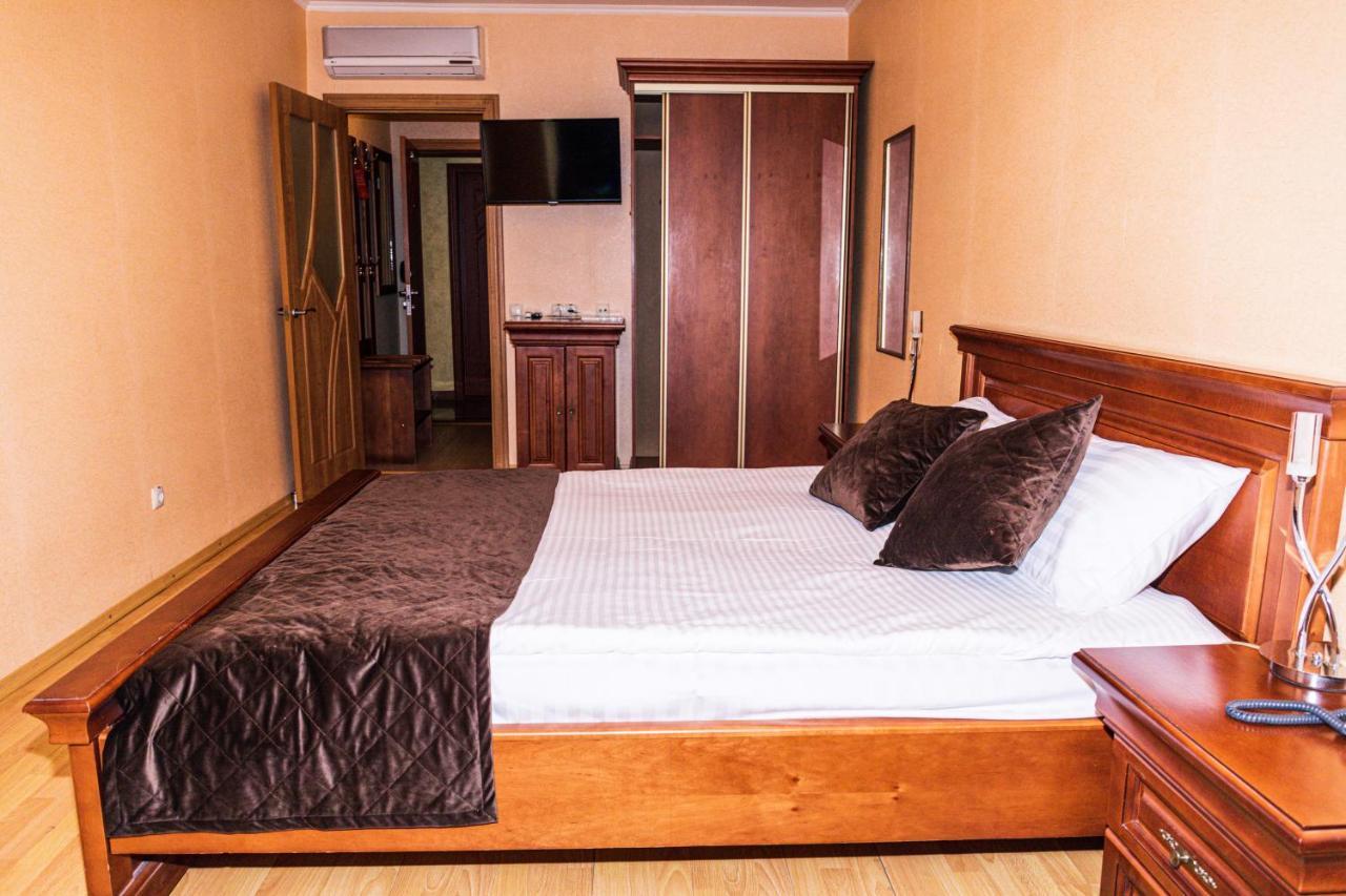 Olymp Hotel Ujhorod Exterior foto