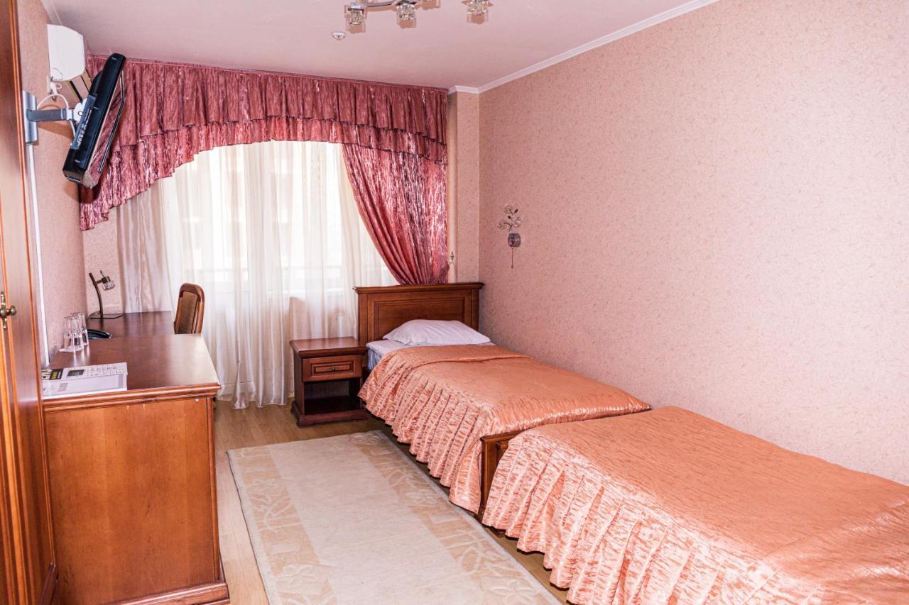 Olymp Hotel Ujhorod Exterior foto