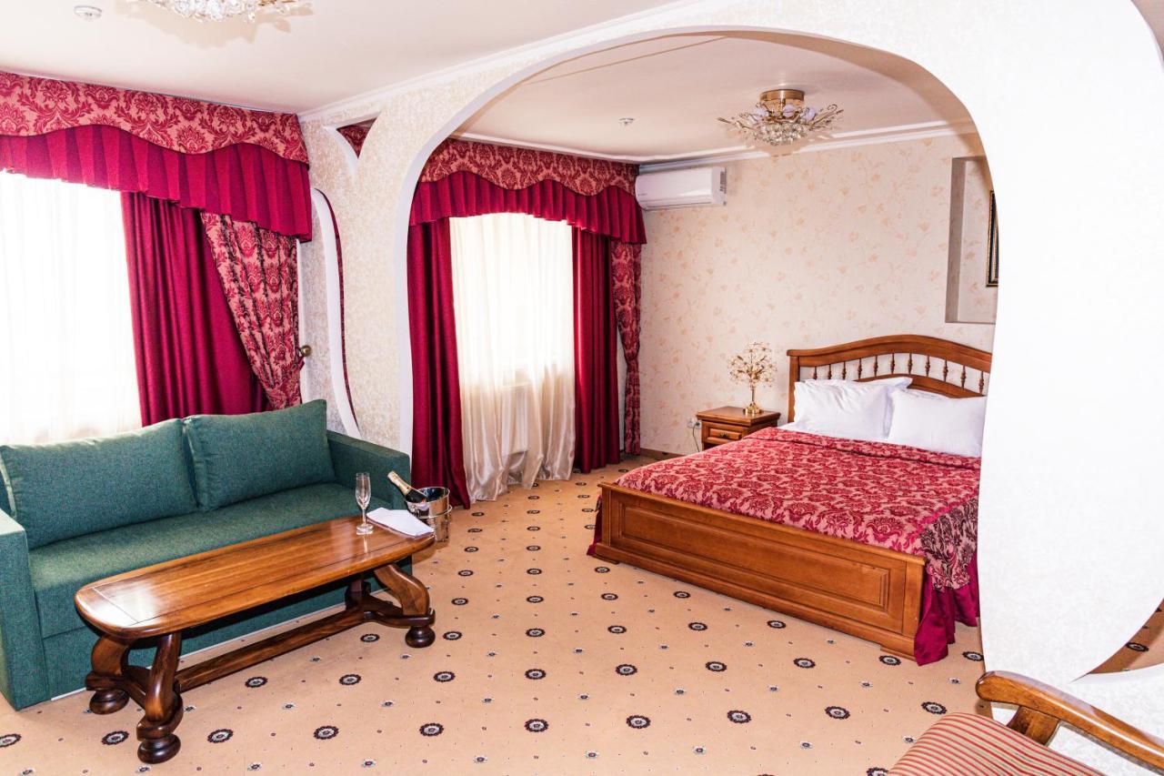 Olymp Hotel Ujhorod Exterior foto