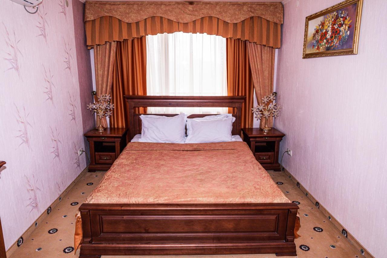 Olymp Hotel Ujhorod Exterior foto